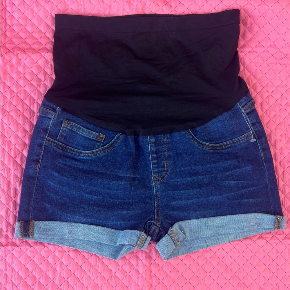NWT MATERNITY SHORTS